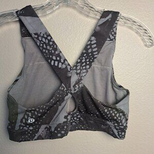 Lululemon Sports Bra size 8 camo brown green crossed in back no pads